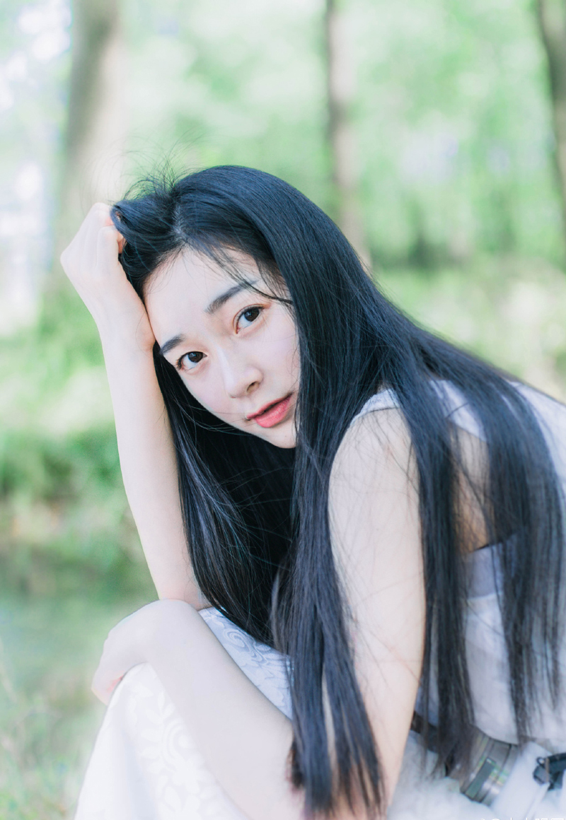 “孙权亲自去了柴桑，将周瑜的尸骨迎回庐江安葬，听说整个柴桑大营的将士都去了，新任都督吕蒙被孙权狠狠地责罚了一顿。”马良道。